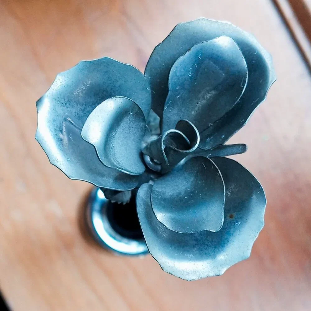 Unique Vintage 1970s Silver Metal 🌹Rose Bud🌹 in Vase by Mann 11 inches Tall